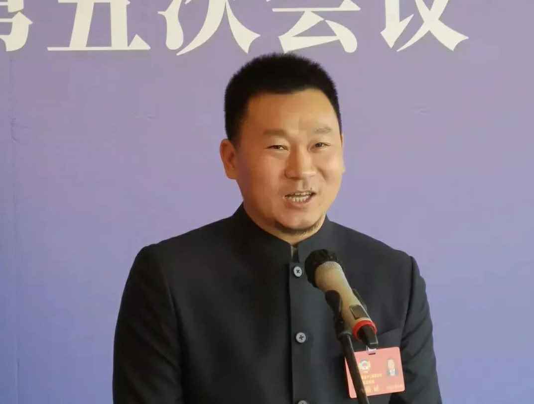 为进一步展示市政协团结、民主、开放、自信的形象，向市民和网友展示政协委员的履职风采，中山市政协十二届五次会议在2月4日上午开幕前开设“委员通道”，市政协委员、乐鱼官方网站-乐鱼(中国)公司总经理陈朝阳走进“委员通道”，回应社会关切的问题。他就如何做好城市应急管理规划的问题进行发言，并回答记者提问。.jpg